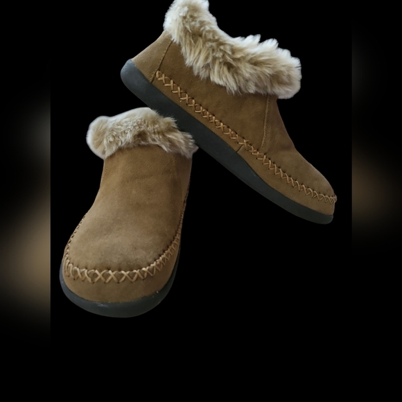 Magellan Chelsea Slip On Botties 7. Tan Suede Slippers with Faux Fur Lining - Picture 14 of 14